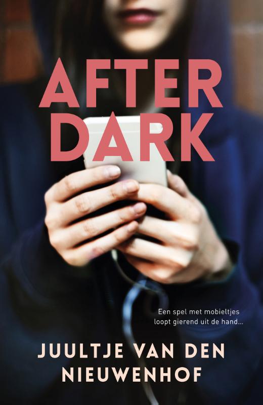 Juultje van den Nieuwenhof - After dark